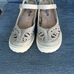 JBU Memory Foam by Jambu